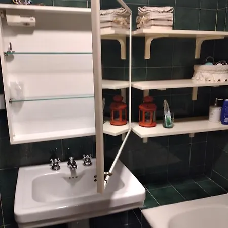 Room In Apartment - Camera Con Bagno Privato A Bologna In Pieno Centro Penzion